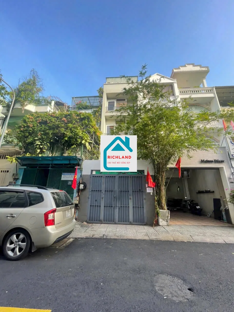 Cho thuê nhà mặt tiền 33 Trần Quý Khóach, P.Tân Định, Quận 1. Giá 2.500$