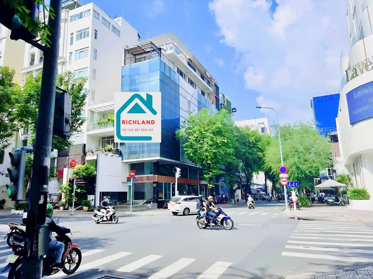 Cho Thuê Toà Nhà GÓC 2MT: 55 Trương Định + 81 Võ Văn Tần, Phường Võ Thị Sáu, Quận 3. Giá 250 Triệu