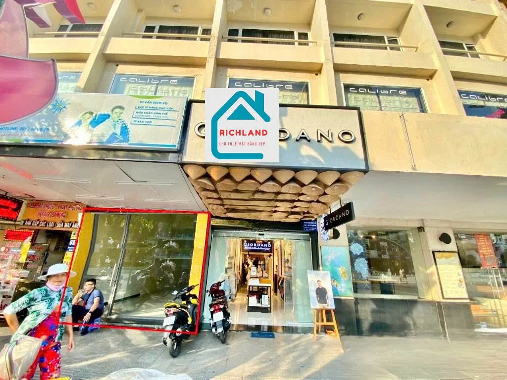 Cho thuê mặt bằng 66A Nguyễn Huệ, Quận 1+Giá thuê: 15.000 USD/tháng