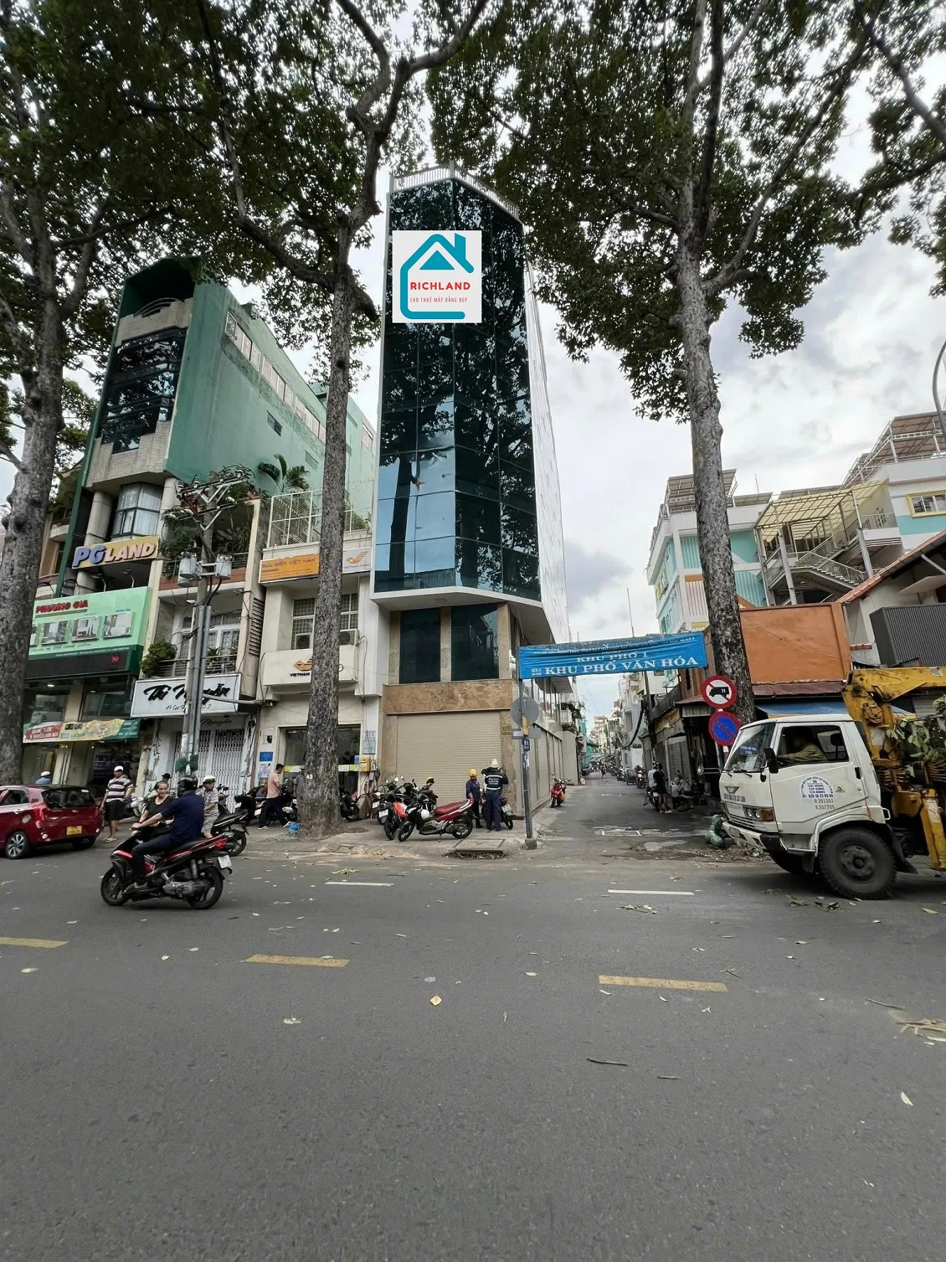 cho thuê nhà góc 2 mặt tiền 49B Cao Thắng, Phường 3, Quận 3. Giá 180 Triệu