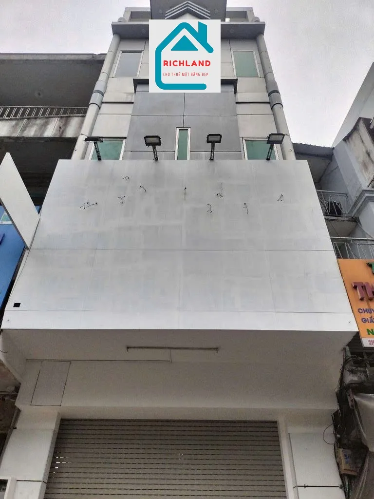 Cho thuê nhà mặt Tiền 217 Hải thượng lãn Ông quận 5. Giá thuê: 80 triệu