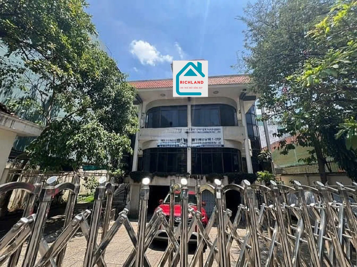 Cho thuê nhà 135 Nguyễn Văn Đậu P.5 Q.Bình Thạnh+ Giá thuê: 250 Triệu