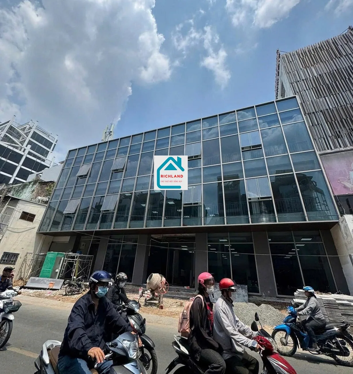 Cho thuê Toà nhà mặt tiền số 22 đường Trần Huy Liệu, Phường 12, Quận Phú Nhuận. Giá 20.000 USD/tháng