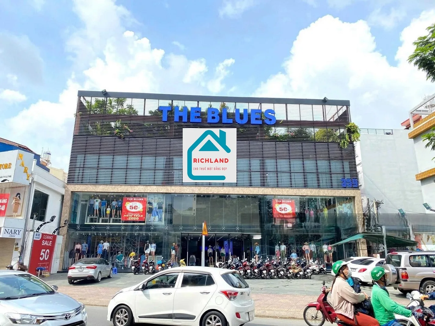 Cho thuê mặt bằng lớn 359 Lê Văn Sỹ, P. 13, Q. 3 1.140m2 đất, 3 tầng + mái che. Giá 60.000 USD