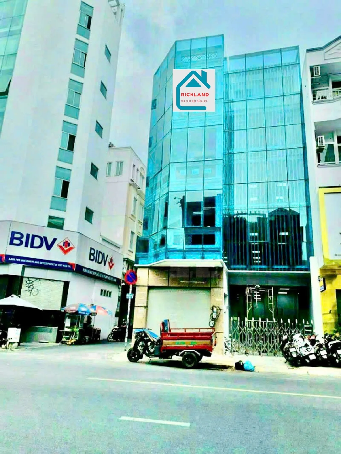 CHO THUÊ NHÀ MẶT TIỀN: 52B-52C NGUYỄN BỈNH KHIÊM, QUẬN 1. GIÁ 350 TRIỆU