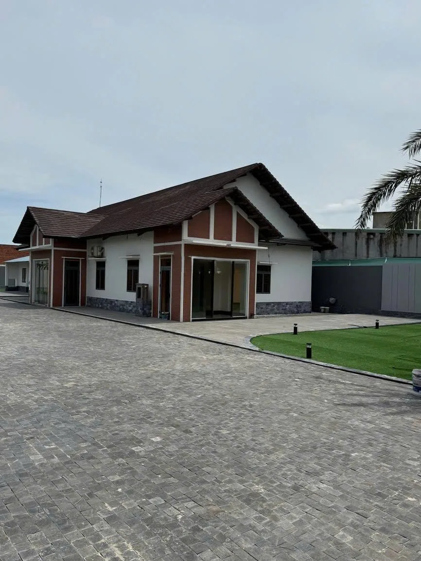 Cho thuê Villa Mặt Tiền: 90 Lò Lu, Quận 9. Giá 170 Triệu