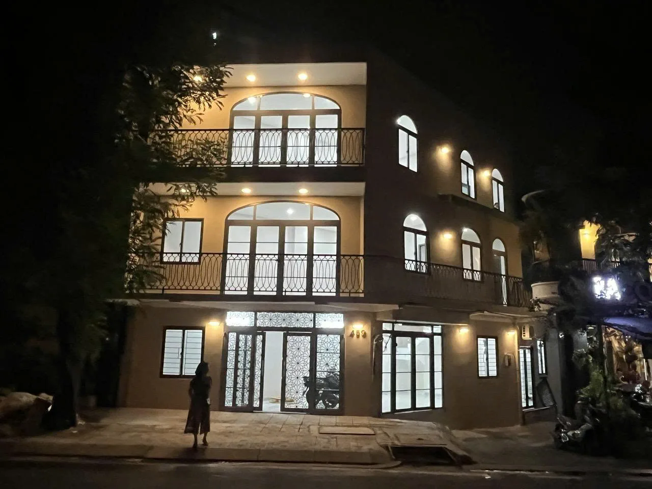 Cho thuê nhà mặt tiền 459 Hoàng Sa, P.8, Q.3. Giá 48 triệu