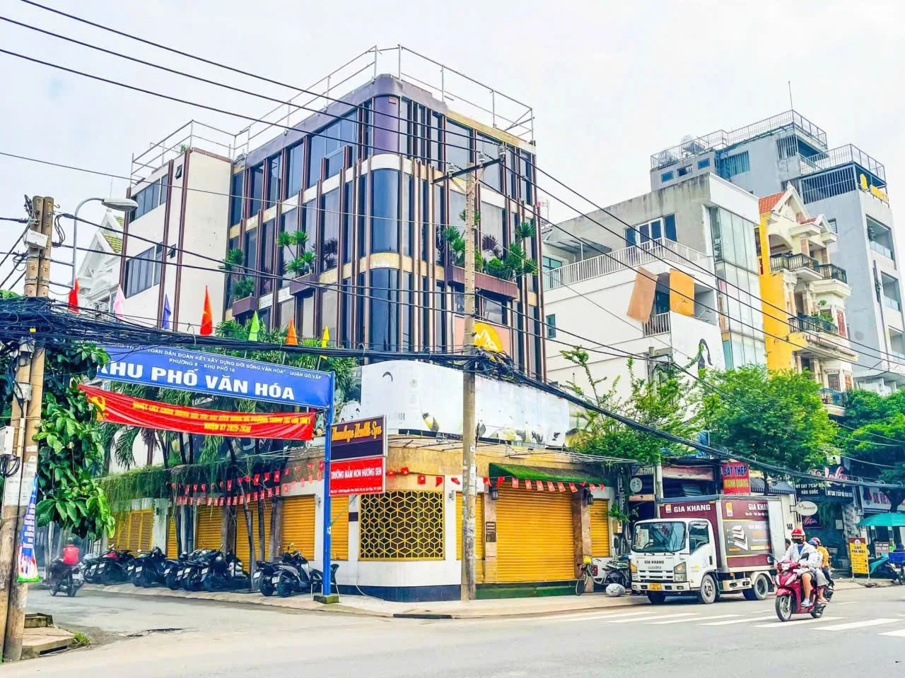 Cho thuê nhà nguyên căn góc 2 nặt tiền: 152 đường Nguyễn Văn Khối, Gò Vấp. Giá 120 triệu