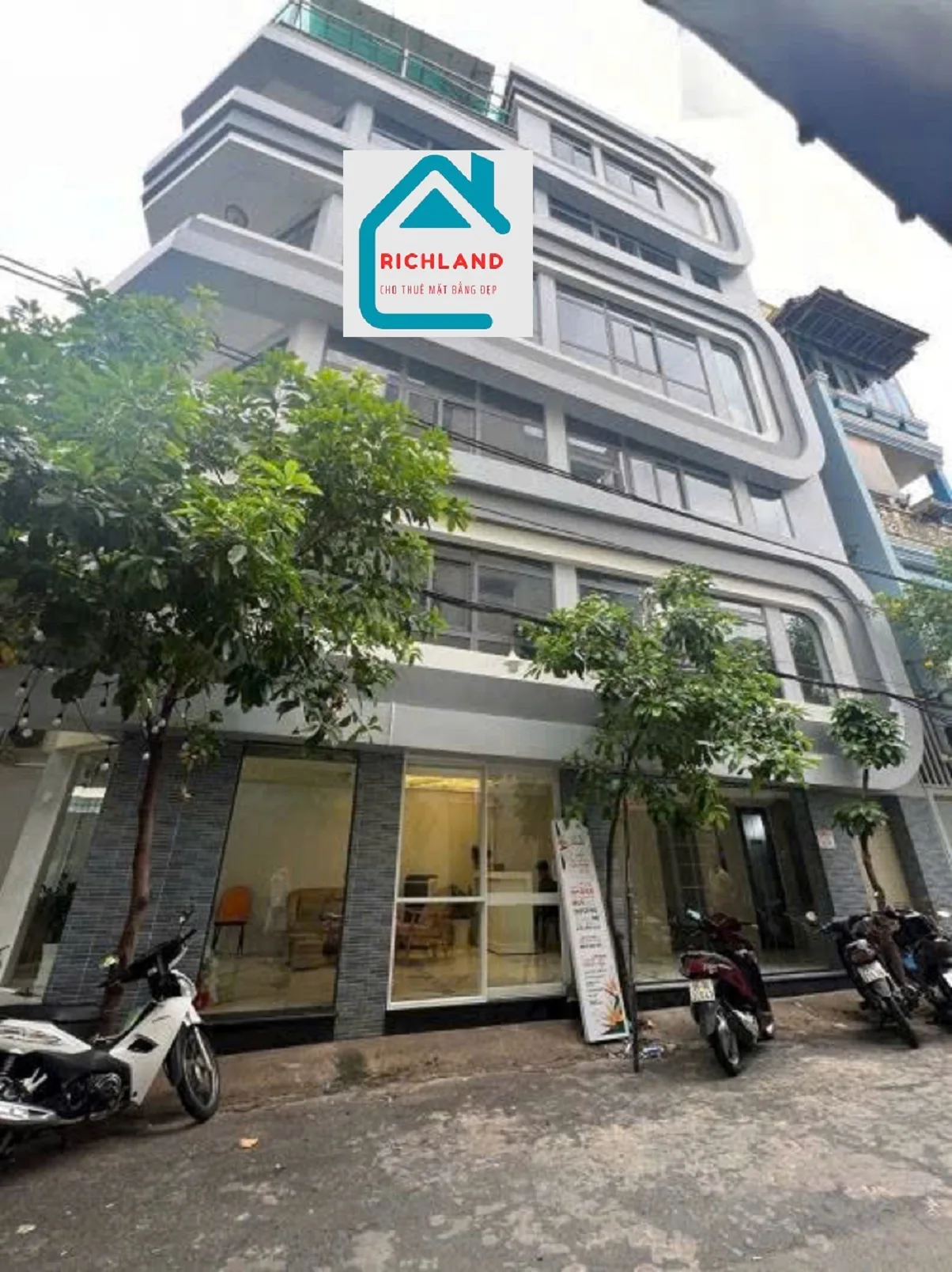 Cho thuê nhà  Góc 147 Ni Sư Huỳnh Liên, P.10, Q.Tân Bình. Giá 45 triệu
