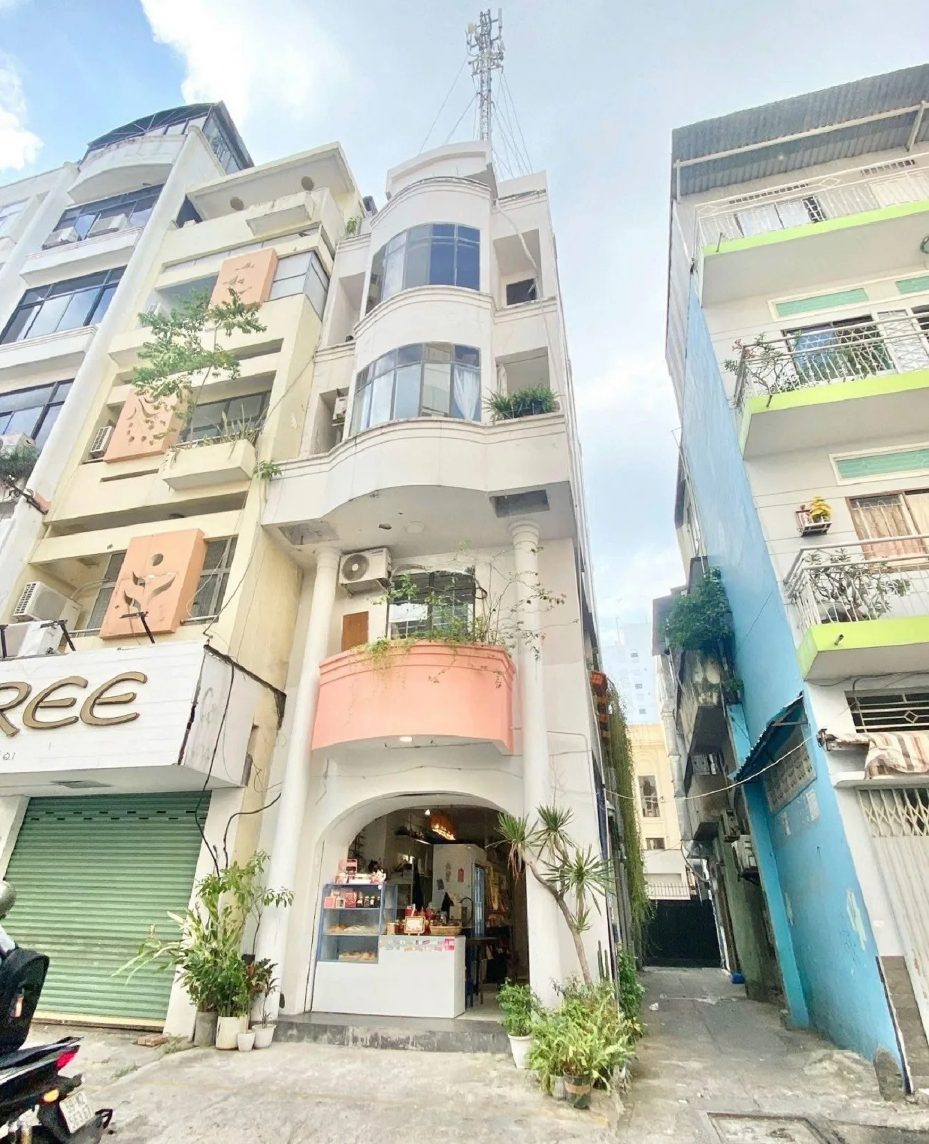 Cho thuê nhà  góc 203 Nguyễn Văn Thủ Quận 1. Giá thuê: 3.500$