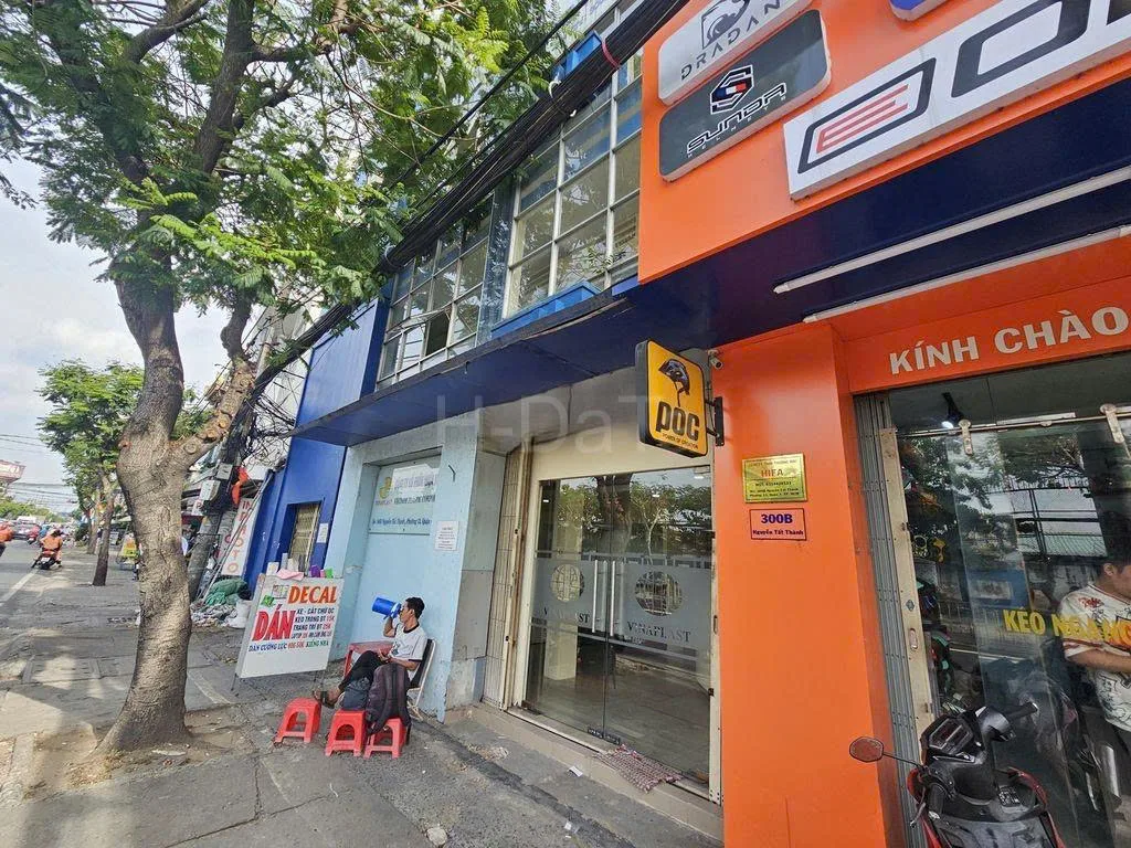 Cho thuê nhà mặt tiền 300B Nguyễn Tất Thành, Quận 4. Giá 80 triệu