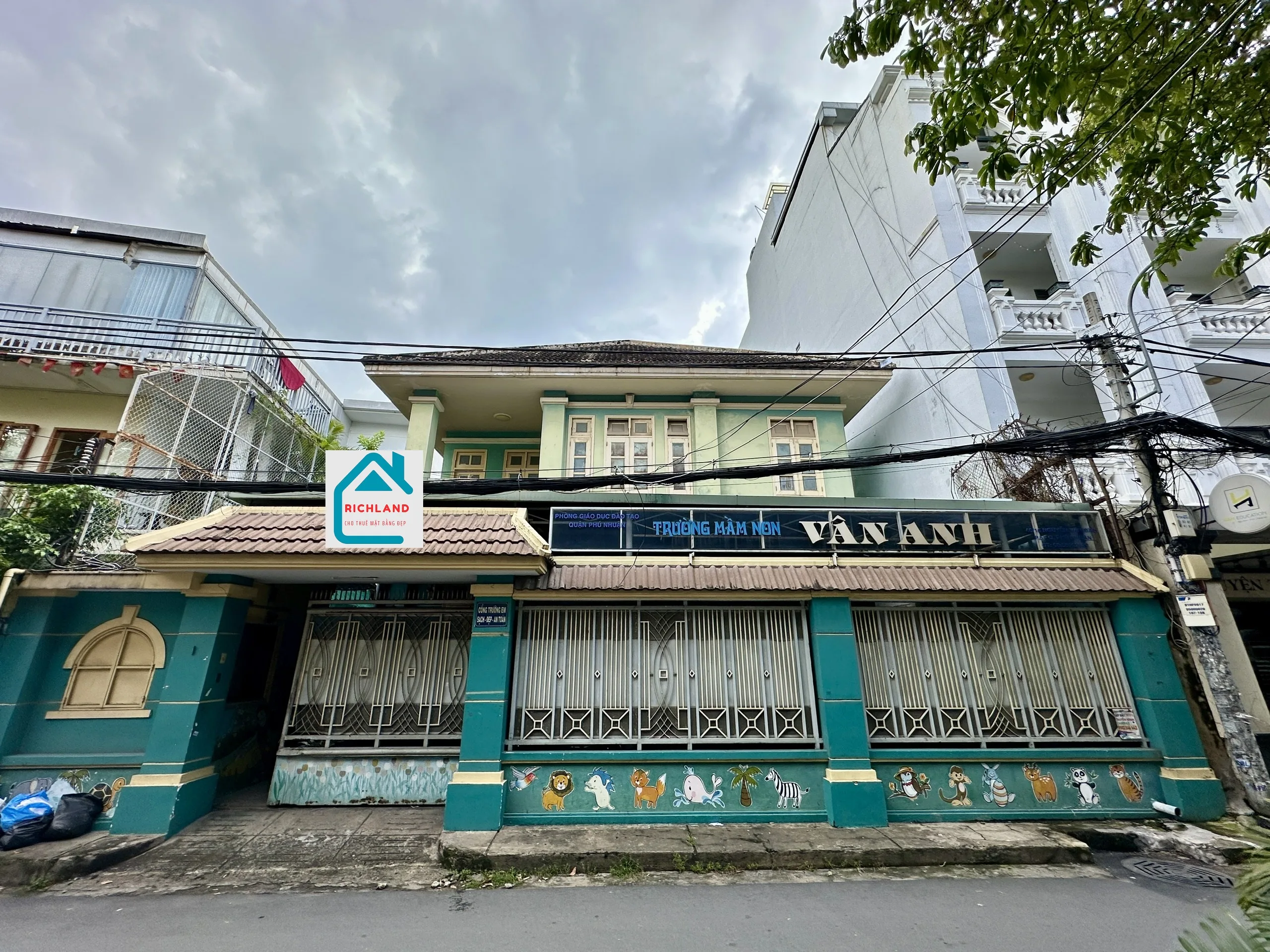 Cho thuê biệt thự sân vườn 40/16 Nguyễn Văn Đậu, phường 5, quận Phú Nhuận. Giá 120 triệu
