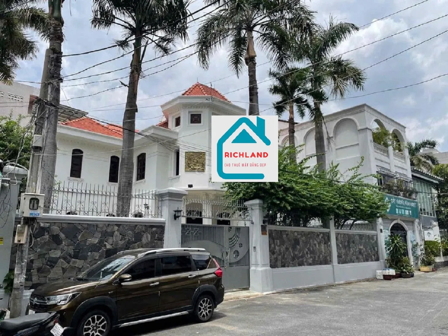 Cho thuê Biệt Thự 1073/6 Cách Mạng Tháng 8 Q.Tân Bình. Giá thuê: 4.500$/tháng
