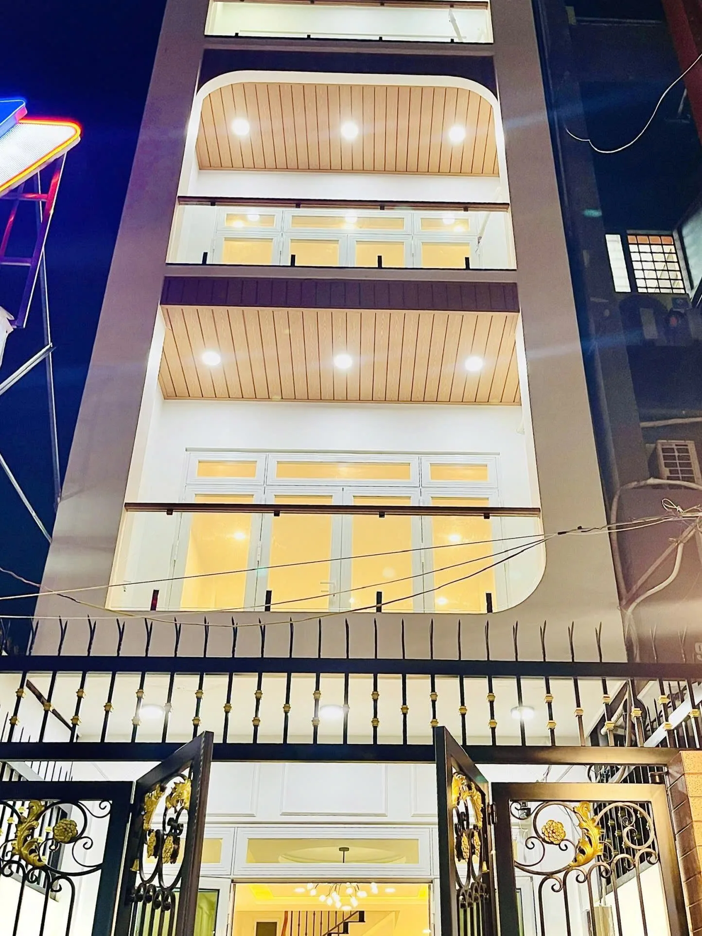 Cho thuê nhà mặt tiền 92 Phan Xích Long, P.3, Q.Bình Thạnh. Giá 65 triệu
