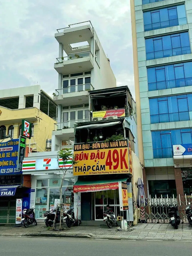 Cho thuê nhà mặt tiền 33 Thành Thái, P.14, Q.10. Giá 69 triệu