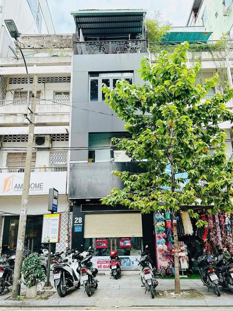 Cho thuê nhà mặt tiền 28 Trần Quang Khải, P.Tân Định, Q.1. Giá 75 triệu