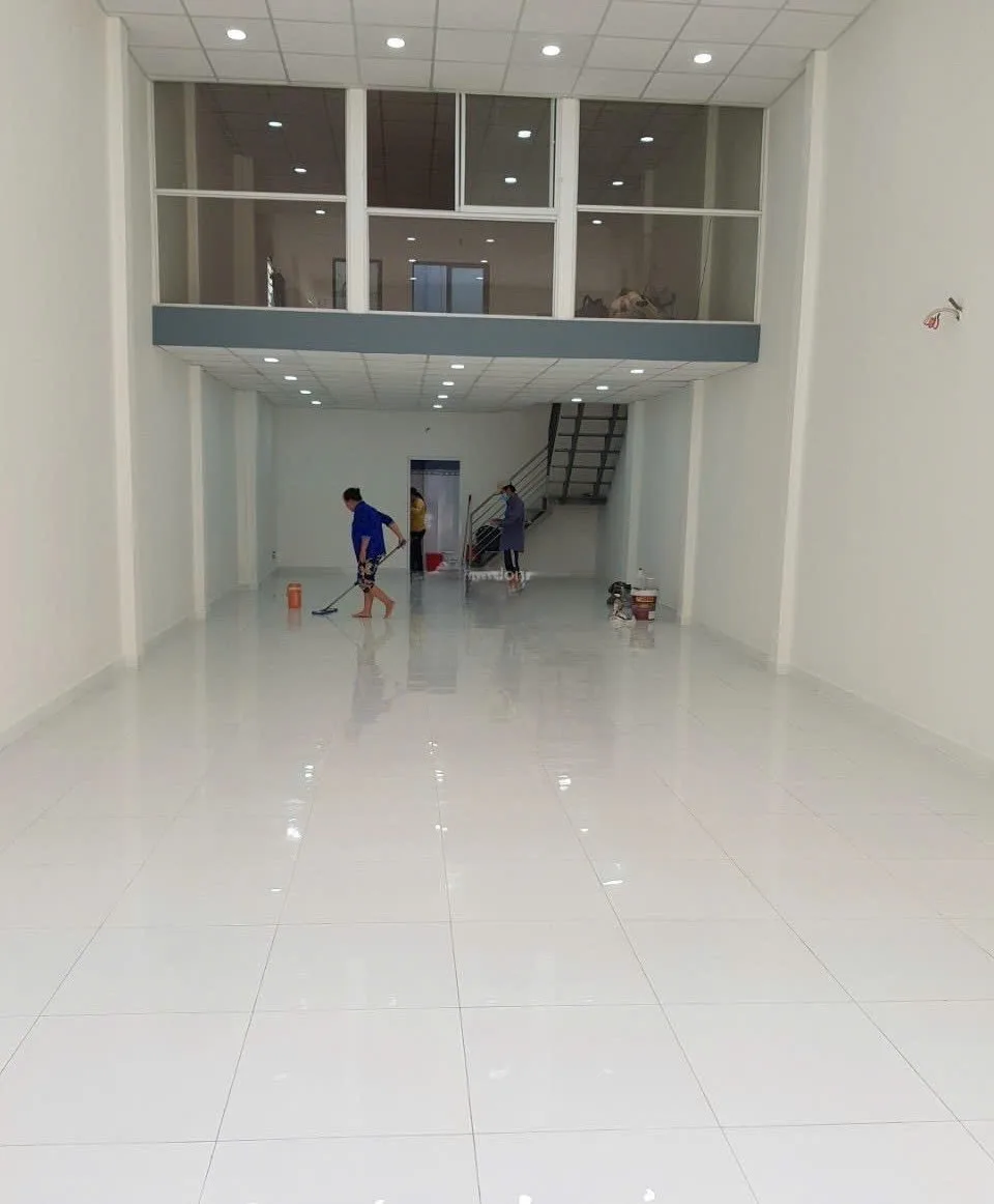 Cho thuê nhà mặt tiền 82B  Hòa Bình, P.5, Q.11. Giá 40 triệu