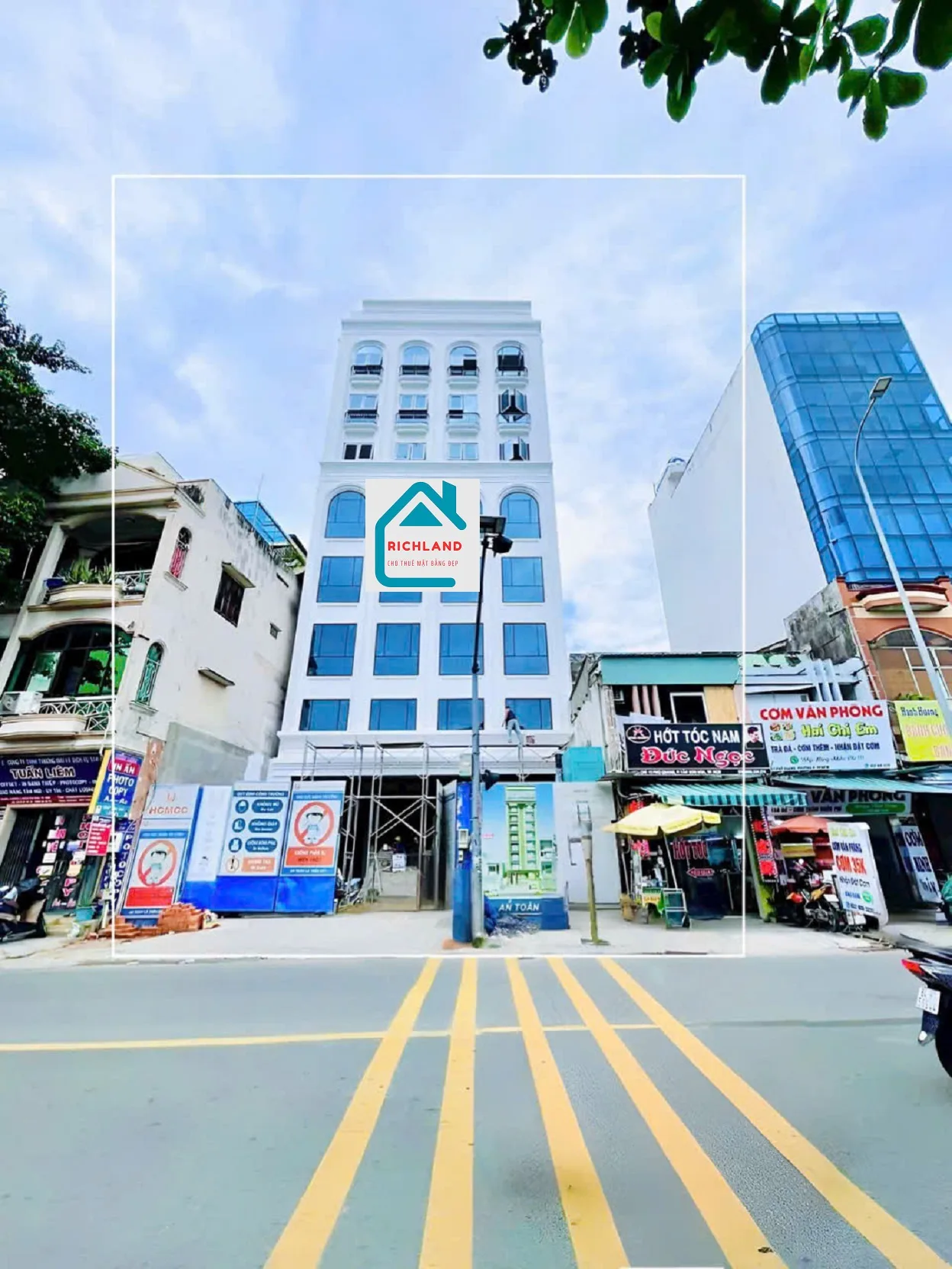 Cho Thuê Toà Nhà Mặt Tiền: 9-11-13 Phổ Quang, Phường 02, Quận Tân Bình, TPHCM. Giá 600 triệu