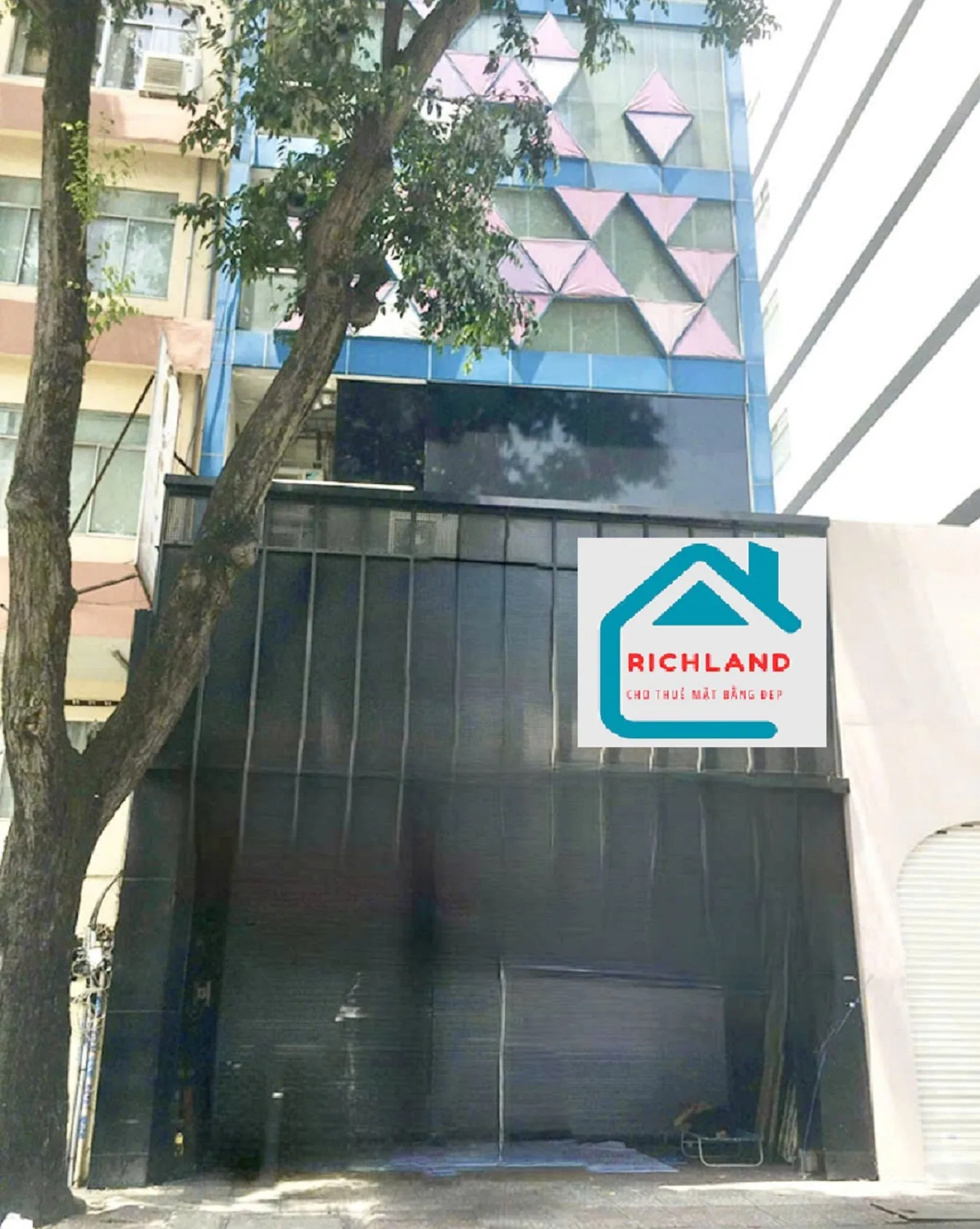 CHO THUÊ NHÀ MẶT TIỀN 277 NGUYỄN TRÃI, P.NGUYỄN CƯ TRINH, Q.1. GIÁ 300 TRIỆU