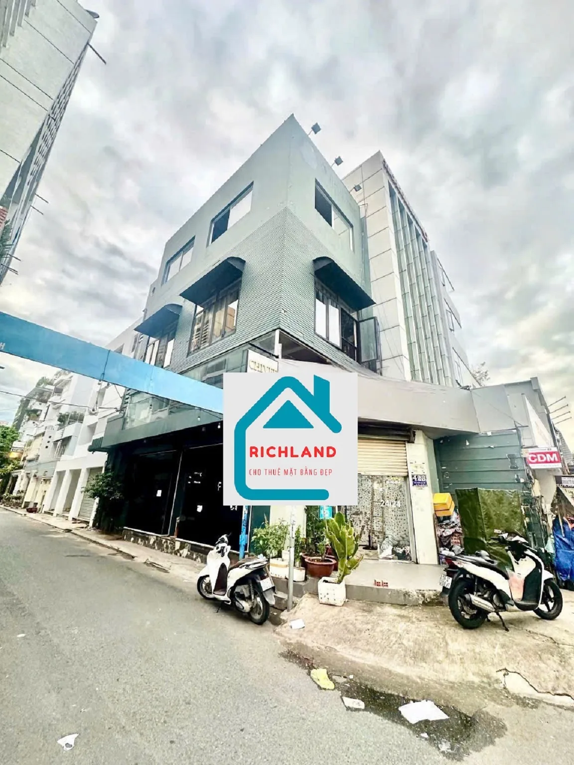 CHO THUÊ NHÀ GÓC 2MT – 423 SƯ VẠN HẠNH, P.12, Q.10 – NGAY VẠN HẠNH MALL. Giá 100 triệu