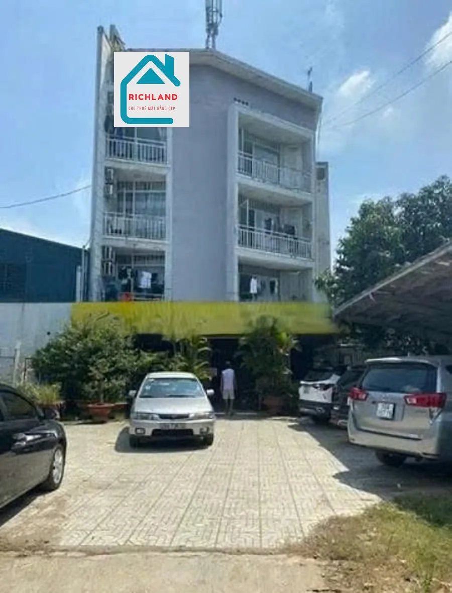 Cho thuê Tòa Nhà mặt tiền : Số 305 Võ Trần Chí, Phường Tân Tạo, Quận Bình Tân. Giá thuê : 200 triệu/