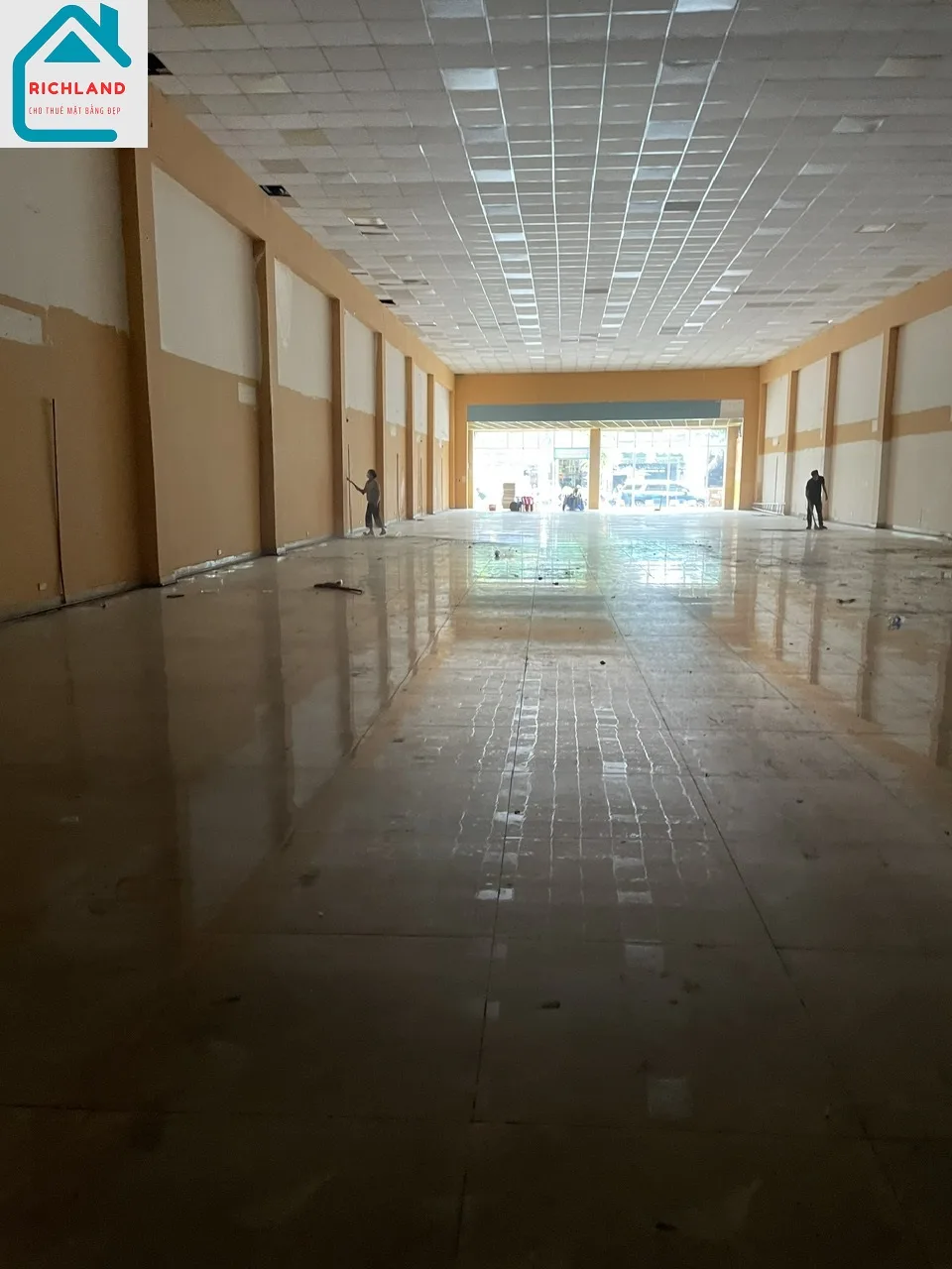 Cho thuê nhà mặt tiền  684  Nguyễn Văn Quá Quận 12-TP.HCM. Giá 170 triệu