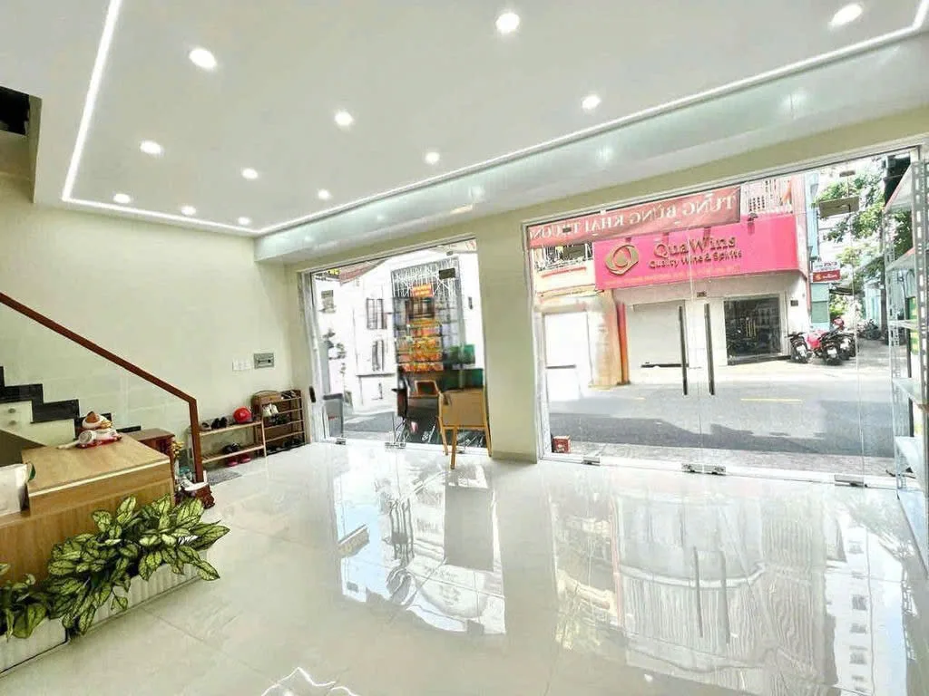 Cho thuê Nhà mặt tiền : 32-34 Rạch Bùng Binh, Phường 10, Quận 3. Giá thuê : 35 triệu/tháng/NET