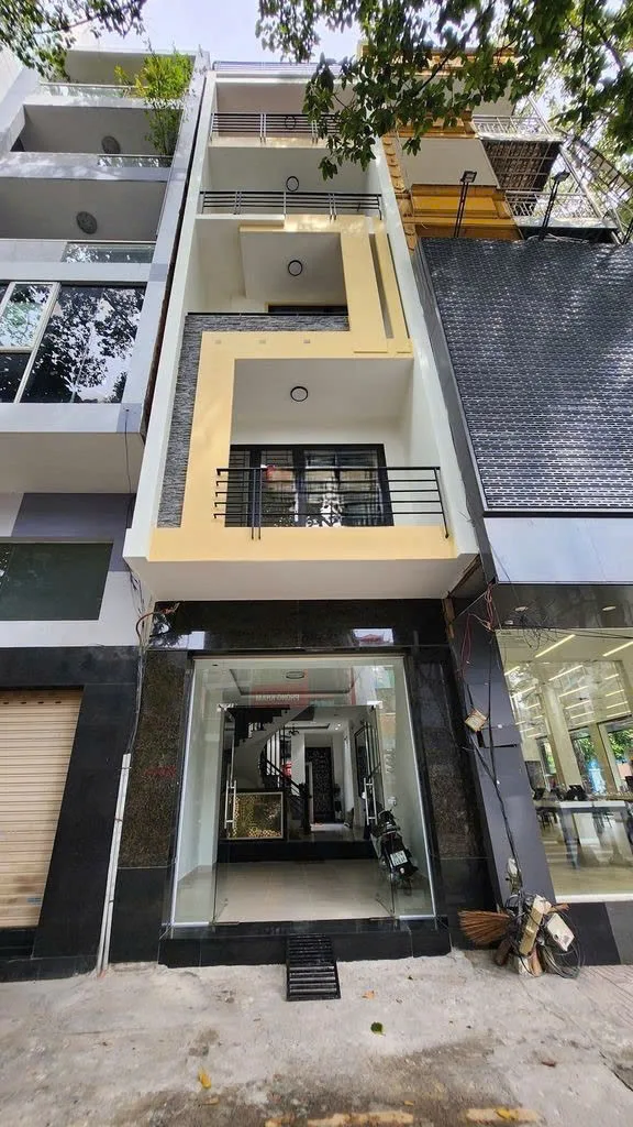 Cho thuê Nhà mặt tiền : 536 Trần Hưng Đạo, Phường 2, Quận 5. Giá Thuê : 65 Triệu/tháng