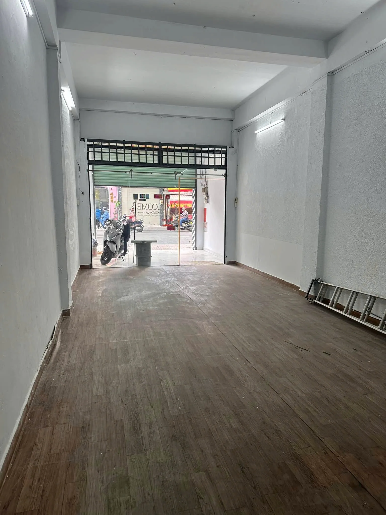 Cho thuê Nhà mặt tiền : 513 Nguyễn Kiệm, Quận Phú Nhuận. Giá thuê : 22 triệu/tháng