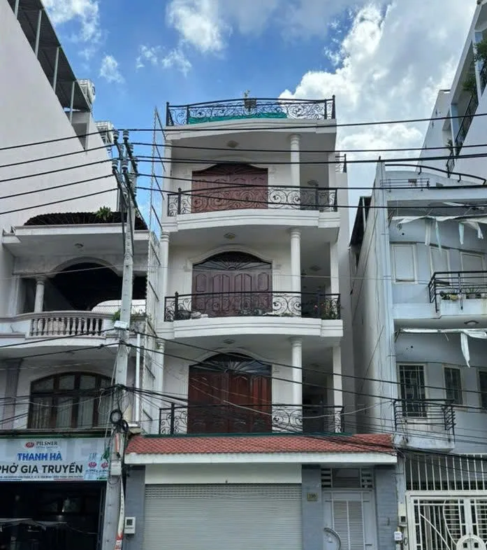 Cho thuê Nhà mặt tiền : 198 Hoàng Hoa Thám, Phường 13, Quận Tân Bình. Giá thuê : 90 triệu/tháng