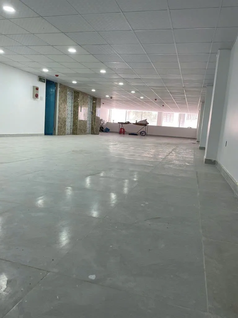 Cho thuê Tòa Nhà : 2/25 Bạch Đằng, Quận Tân Bình. Giá thuê : 330 triệu/tháng