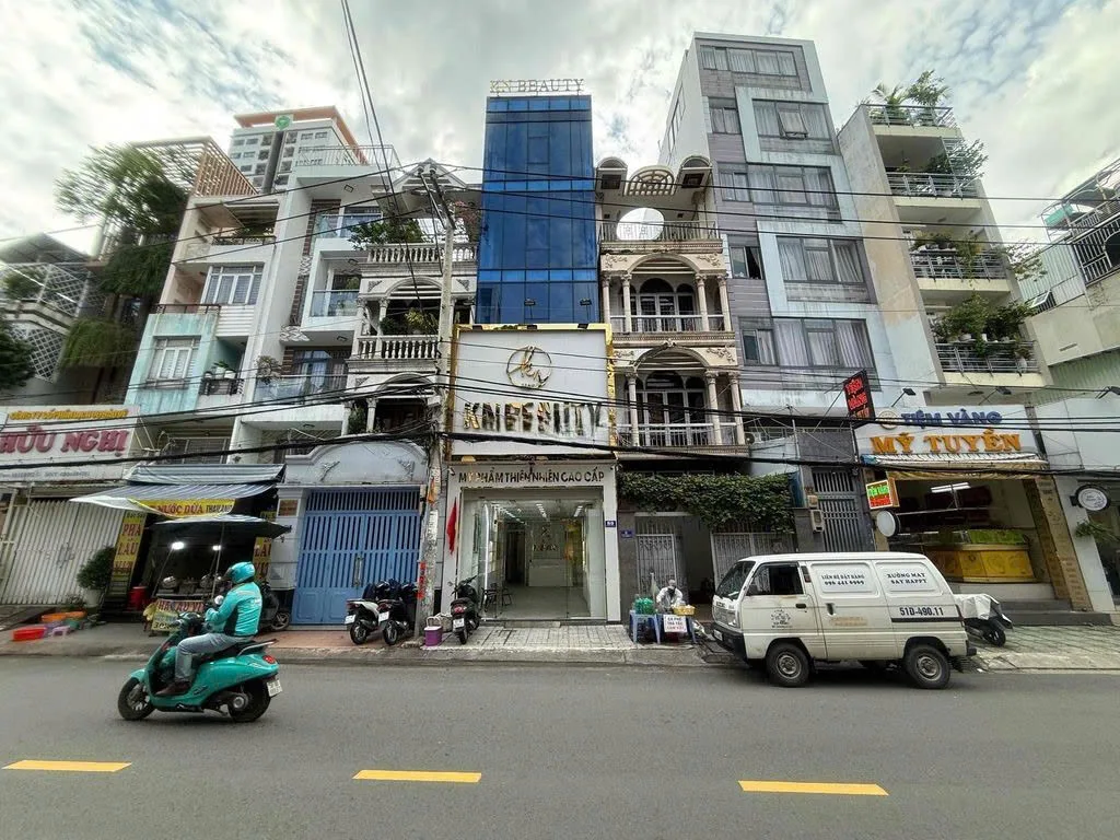Cho thuê Nhà mặt tiền : 89 Nguyễn Văn Thương, Phường 25, Quận Bình Thạnh. Giá thuê : 70 triệu/tháng