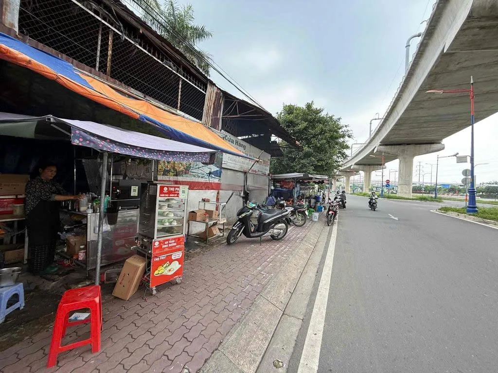 Cho thuê Đất Trống mặt tiền : 601 Xa Lộ Hà Nội, Thủ Đức. Giá thuê : 40 triệu/tháng