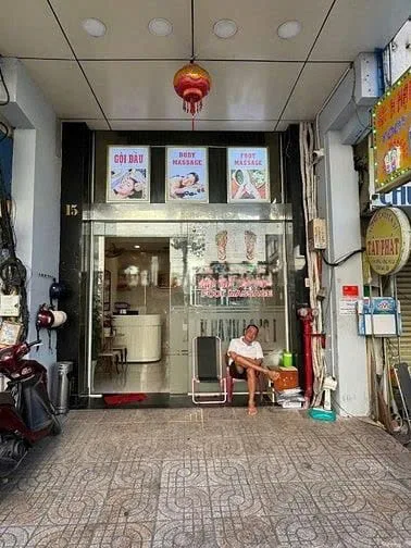 Cho thuê Nhà mặt tiền : 15 An Dương Vương, Phường 9, Quận 5. Giá thuê : 100 triệu/tháng
