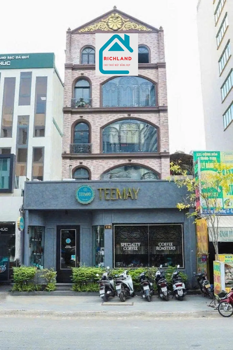 Cho thuê nhà Góc 2 mặt tiền: 119 Cộng Hoà, P.12, Q.Tân Bình. Giá 270 triệu