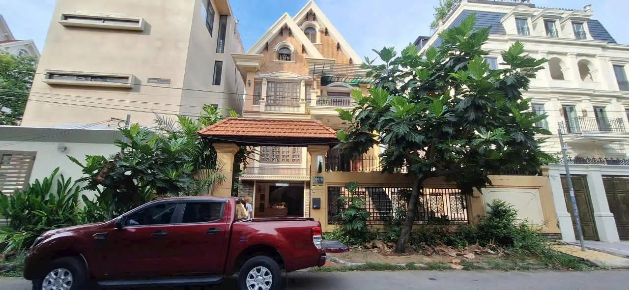 Cho Thuê Biệt Thự Đường 204/8 Nguyễn Văn Hưởng - Quận 2. Giá 4.500 usd