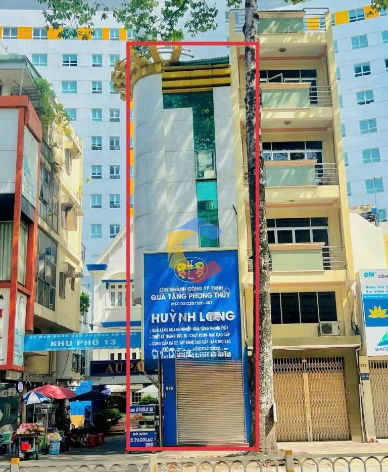Cho thuê Nhà Góc 2 mặt tiền : 976 Trần Hưng Đạo, Phường 7, Quận 5. Giá thuê : 30 triệu/tháng