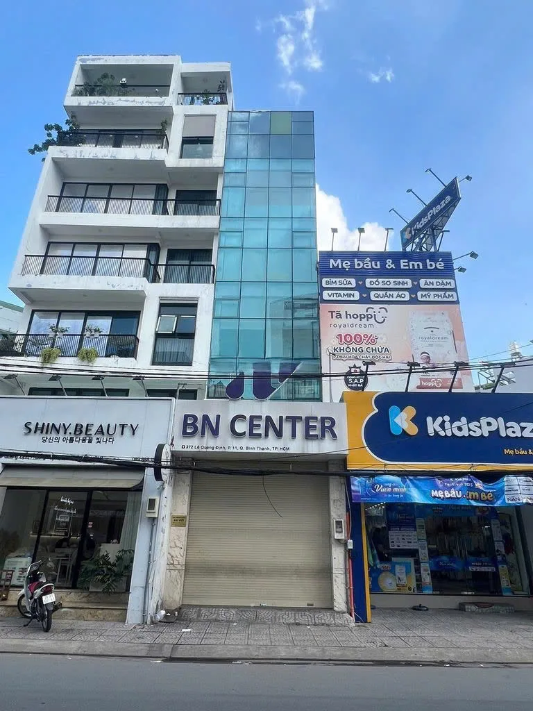 Cho thuê Nhà mặt tiền : 372 Lê Quang Định, Phường 11, Quận Bình Thạnh. Giá thuê : 75 triệu/tháng