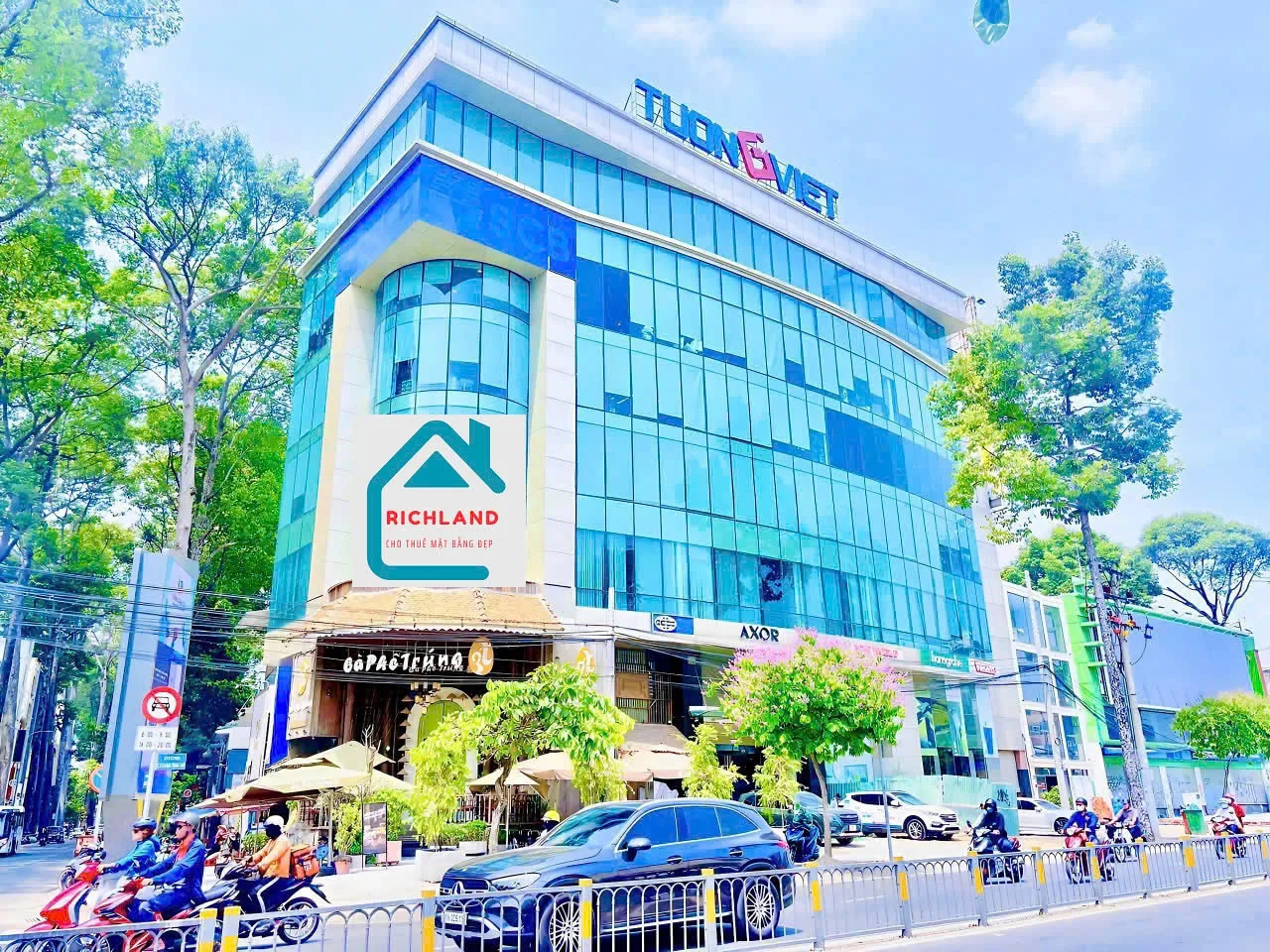 CHO THUÊ NHÀ GÓC 2 MẶT TIỀN – 10B SƯƠNG NGUYỆT ÁNH & CMT8, QUẬN 1. GIÁ THUÊ : 450 TRIỆU/THÁNG