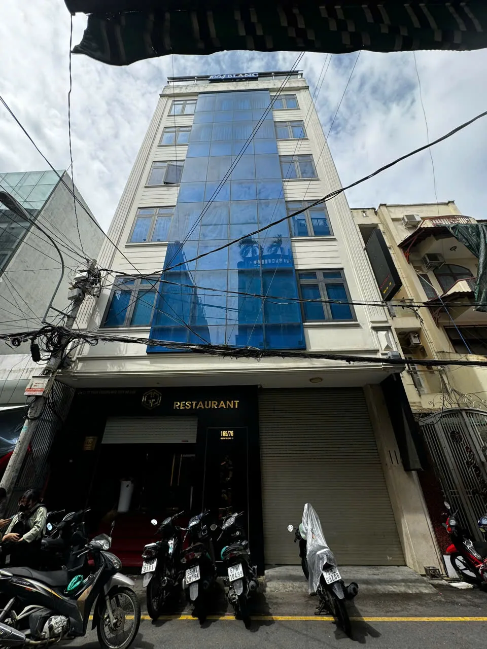 CHO THUÊ TÒA NHÀ TRUNG TÂM QUẬN 1 – 165/76+78 NGUYỄN THÁI BÌNH. GIÁ THUÊ : 14.000 USD/THÁNG (CÓ THỂ 