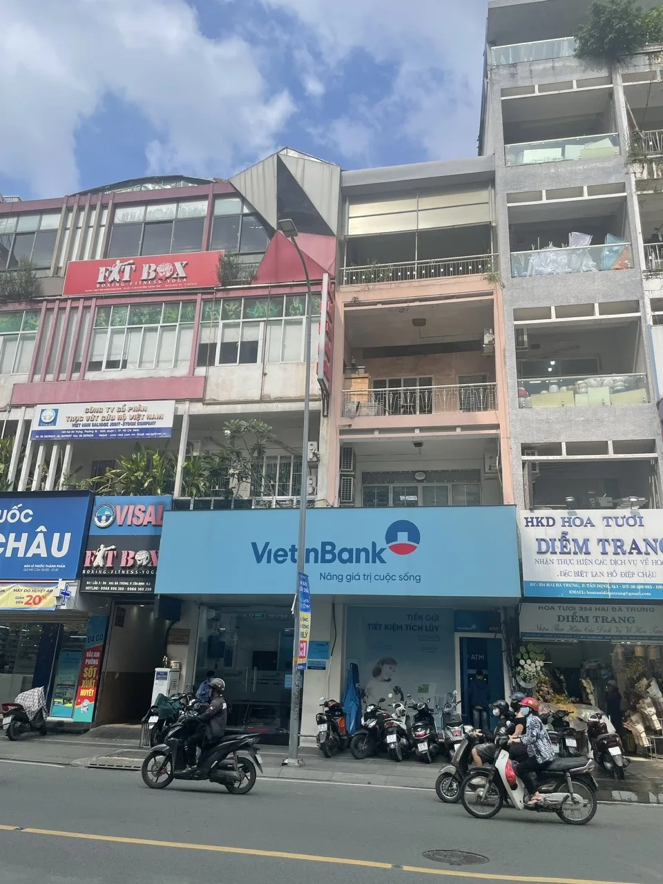 Cho thuê Nhà mặt tiền : 358 Hai Bà Trưng, Quận 1. Giá thuê : 140 triệu/tháng