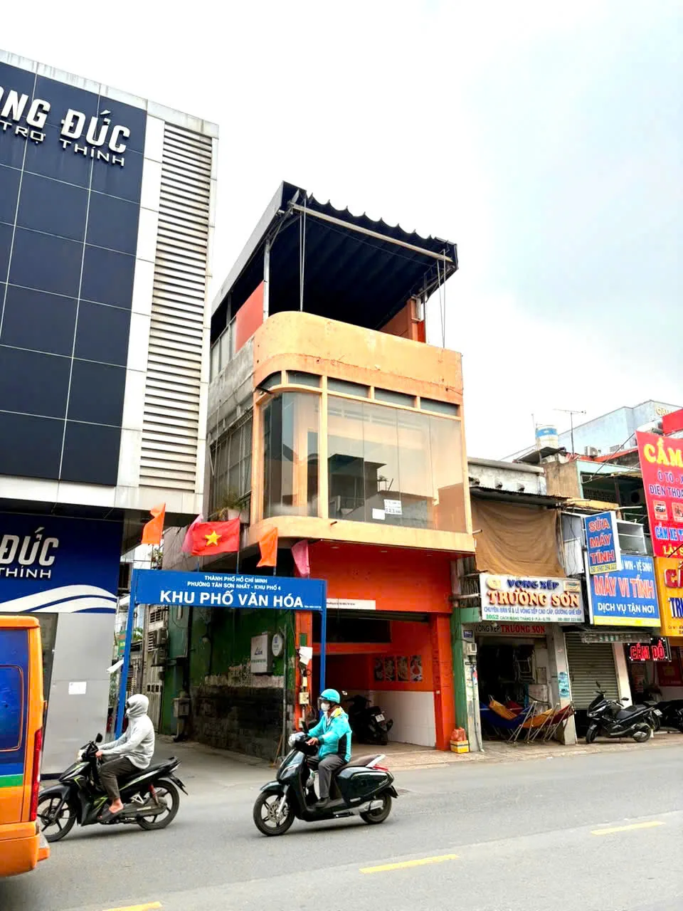 Cho thuê Nhà Góc : 1054 Cách Mạng Tháng 8, Quận Tân Bình. Giá Thuê : 23 triệu/ tháng