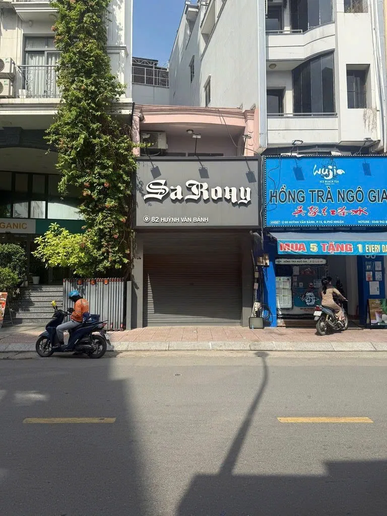 Cho thuê Nhà mặt tiền : 82 Huỳnh Văn Bánh, Phường 15, Quận Phú Nhuận. Giá thuê : 35 triệu/tháng