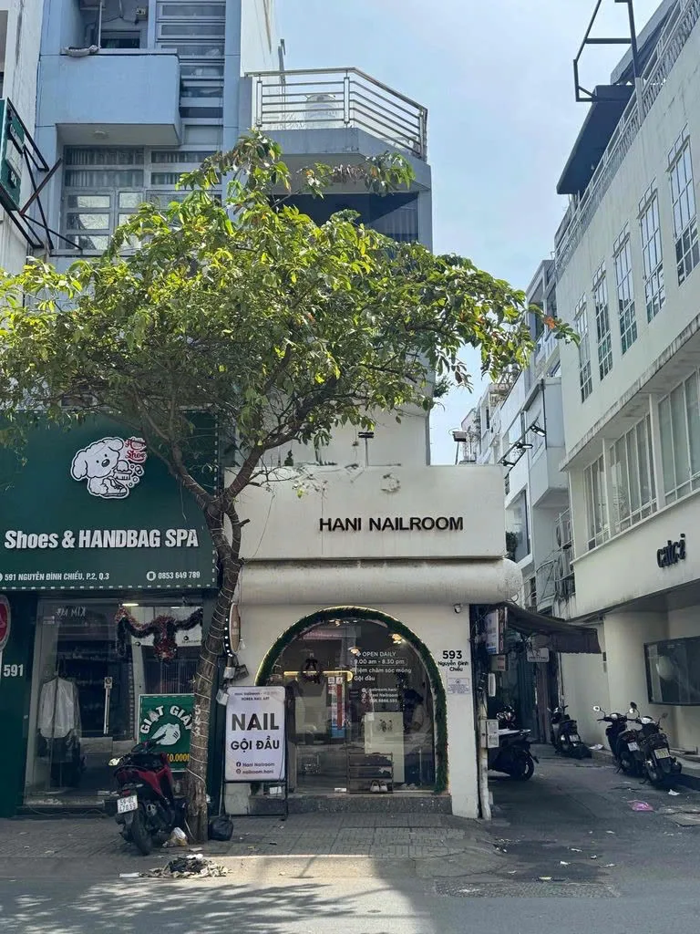Cho thuê Nhà mặt tiền : 593 Nguyễn Đình Chiểu, Quận 3. Giá thuê : 32 triệu/tháng