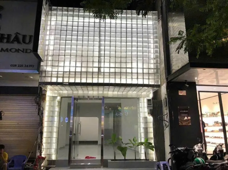 Cho thuê Nhà mặt tiền : 392 Lê Văn Sỹ, Phường 14, Quận 3. Giá thuê : 45triệu/tháng