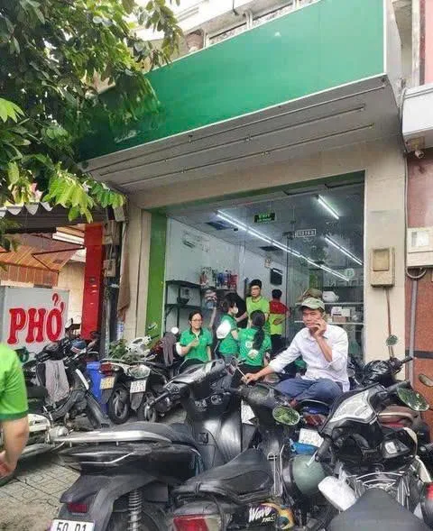 CHO THUÊ NHÀ MẶT TIỀN : 708 PHAN VĂN TRỊ, GÒ VẤP. GIÁ THUÊ : 35 TRIỆU/THÁNG