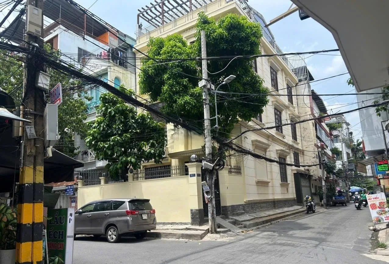 Cho thuê Nhà Góc :  69/2/37 Nguyễn Gia Trí, Quận Bình Thạnh. Giá thuê : 85 triệu/tháng