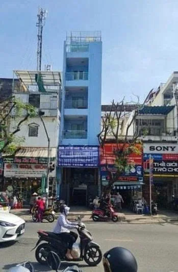 Cho thuê Nhà mặt tiền : 70 Thành Thái, Phường 15, Quận 10. Giá thuê : 45 triệu/tháng