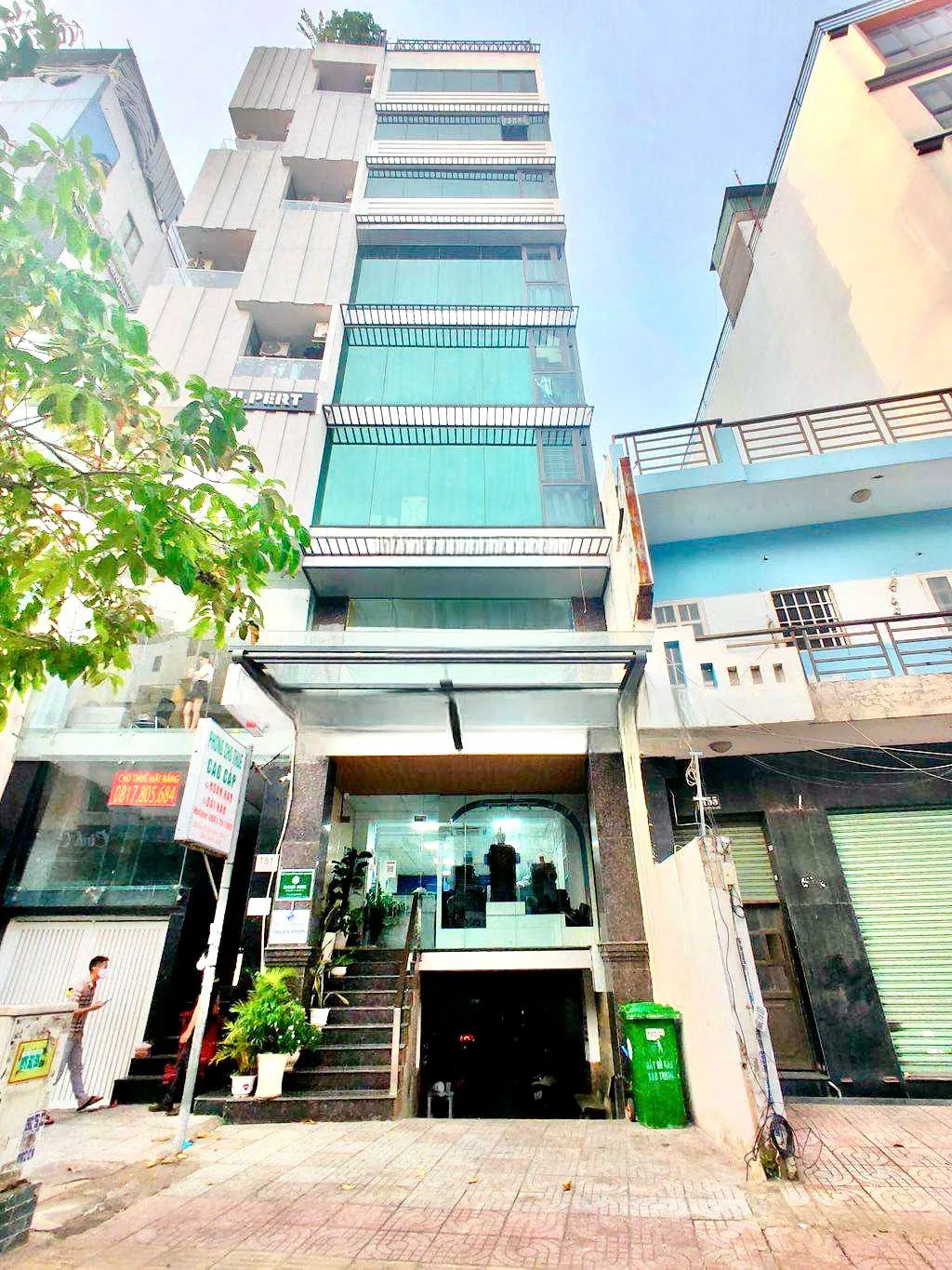 KHÁCH SẠN MẶT TIỀN – 153 BẠCH ĐẰNG, QUẬN TÂN BÌNH. GIÁ THUÊ : 220 TRIỆU/THÁNG