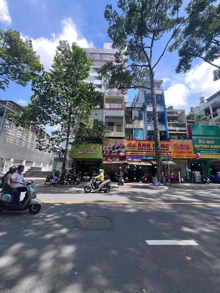Cho thuê Nhà mặt tiền : 438  Nguyễn Chí Thanh, Phường 6, Quận 10. Giá thuê : 38 triệu/tháng